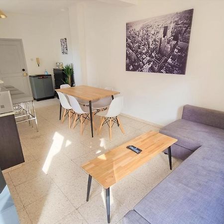 Cozy Beach Apt / 100 Mbit+ Netflix / Near Airport Larnaca Eksteriør billede