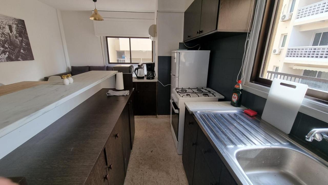 Cozy Beach Apt / 100 Mbit+ Netflix / Near Airport Larnaca Eksteriør billede