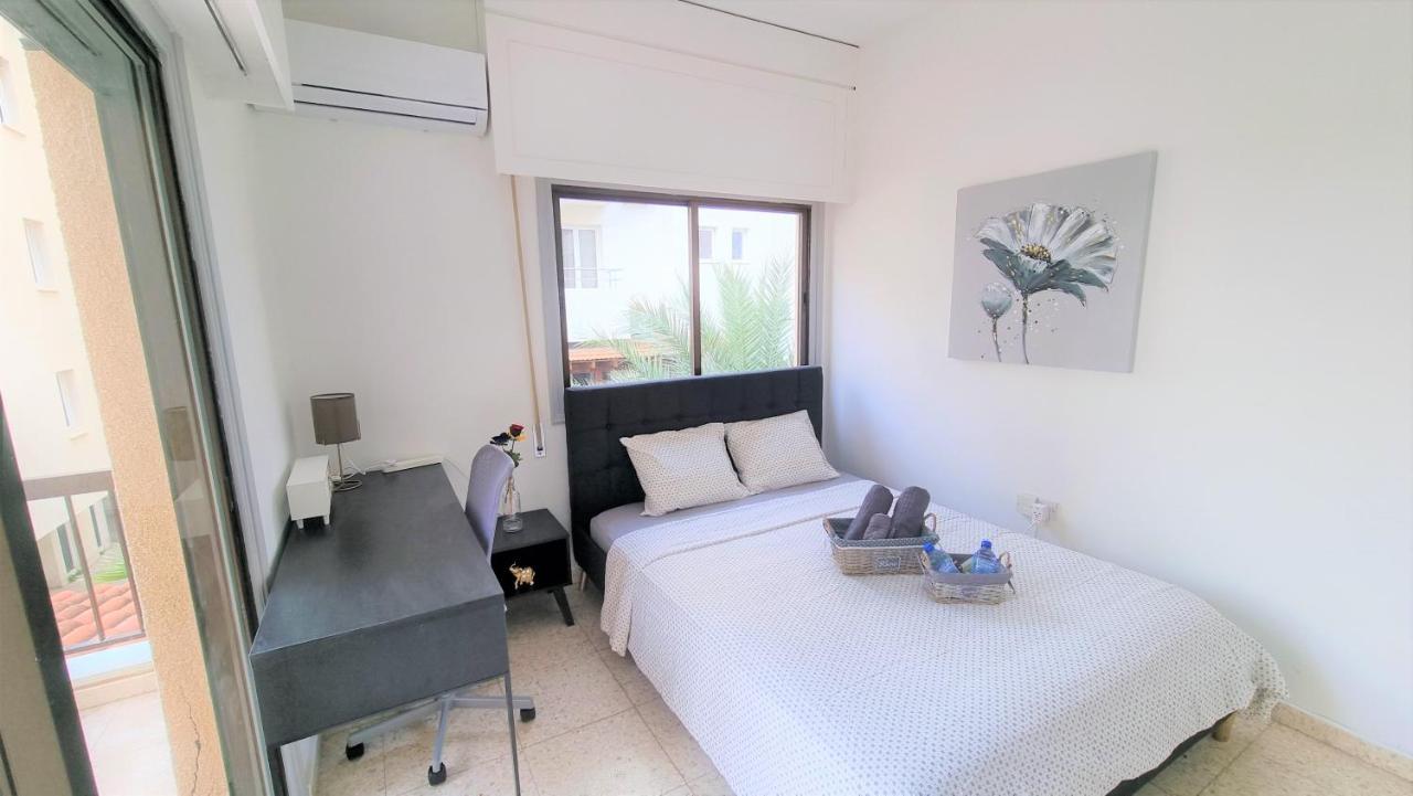 Cozy Beach Apt / 100 Mbit+ Netflix / Near Airport Larnaca Eksteriør billede