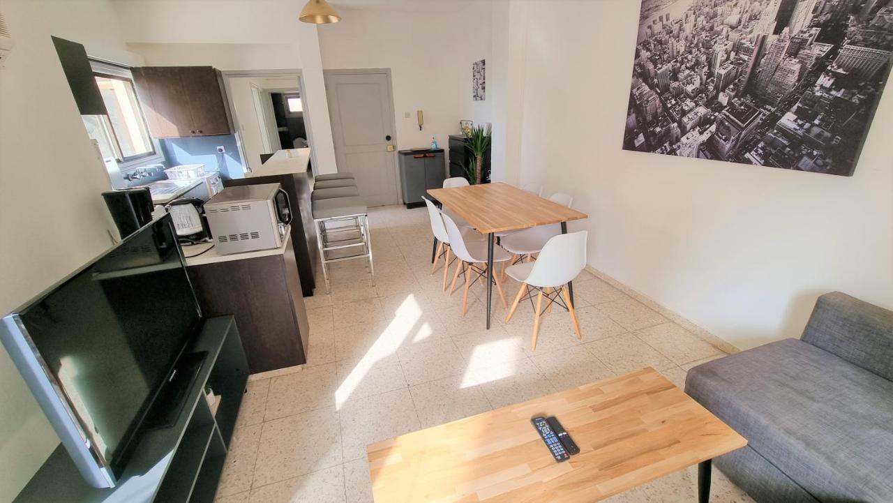 Cozy Beach Apt / 100 Mbit+ Netflix / Near Airport Larnaca Eksteriør billede