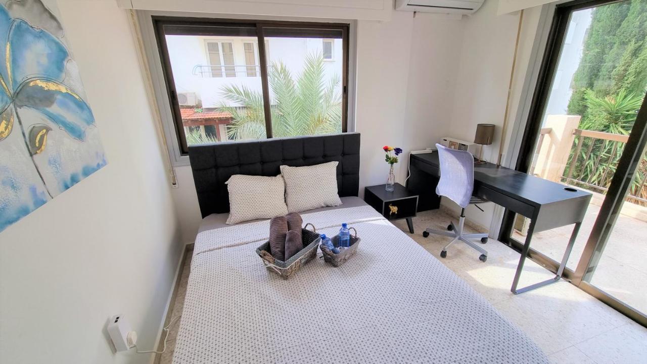Cozy Beach Apt / 100 Mbit+ Netflix / Near Airport Larnaca Eksteriør billede