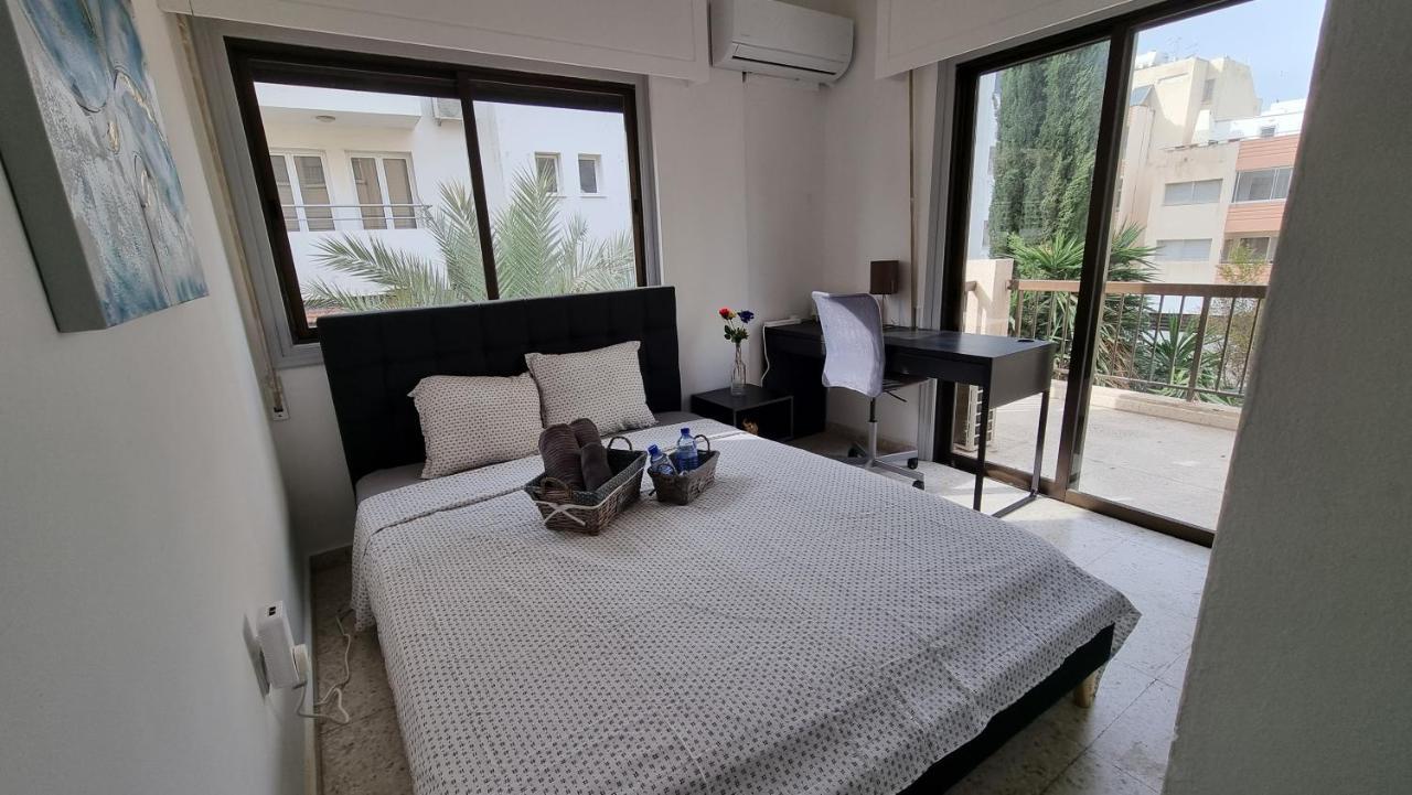 Cozy Beach Apt / 100 Mbit+ Netflix / Near Airport Larnaca Eksteriør billede