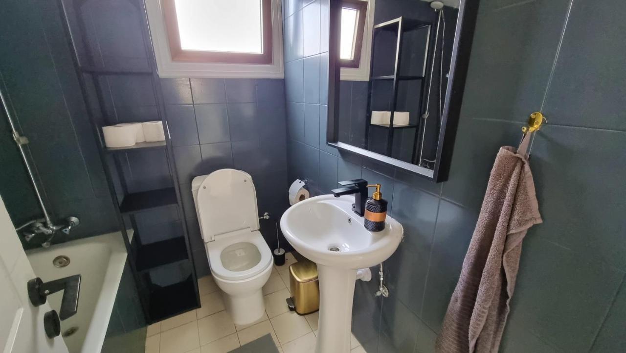Cozy Beach Apt / 100 Mbit+ Netflix / Near Airport Larnaca Eksteriør billede